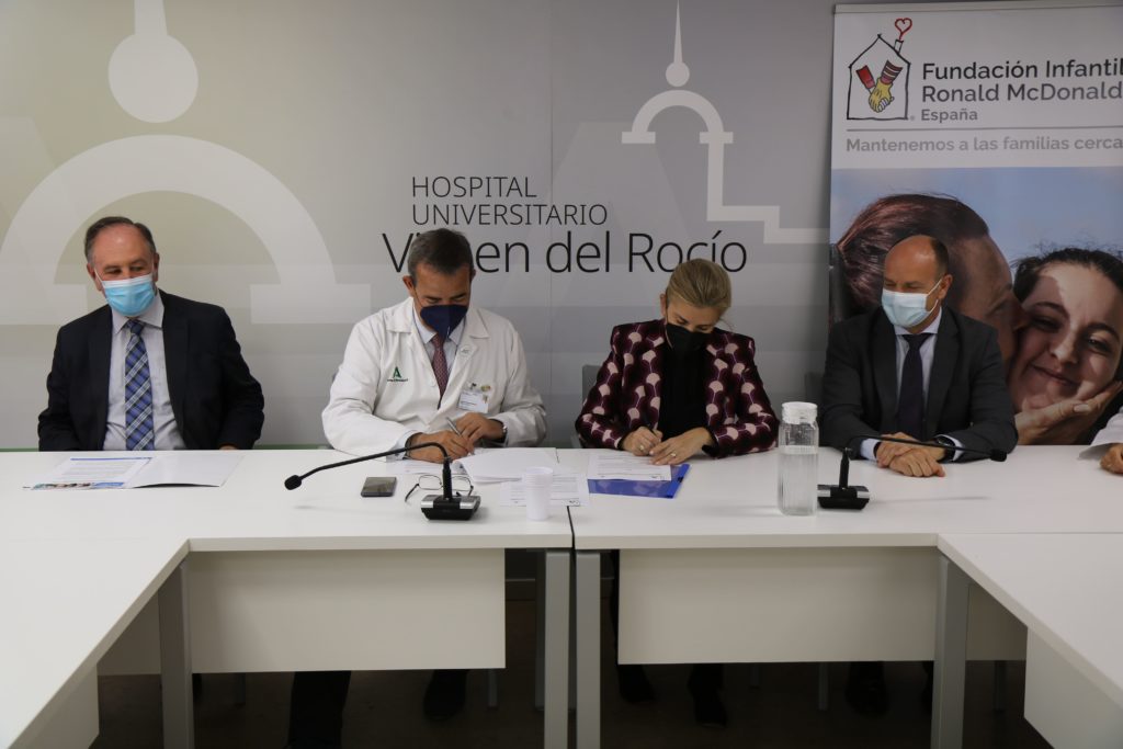 Asistimos a la firma del Protocolo de Actuación con el Hospital Infantil