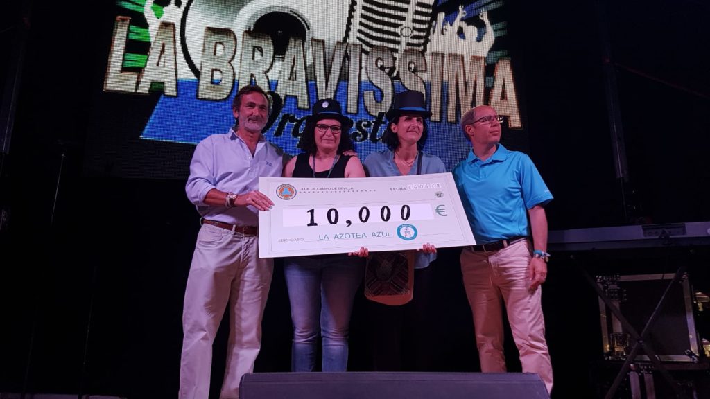 El Club de Campo de Sevilla recauda 10.000 euros para la Azotea Azul